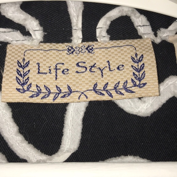 LifeStyle Top/Jacket with Abstract Design - Picture 5 of 6